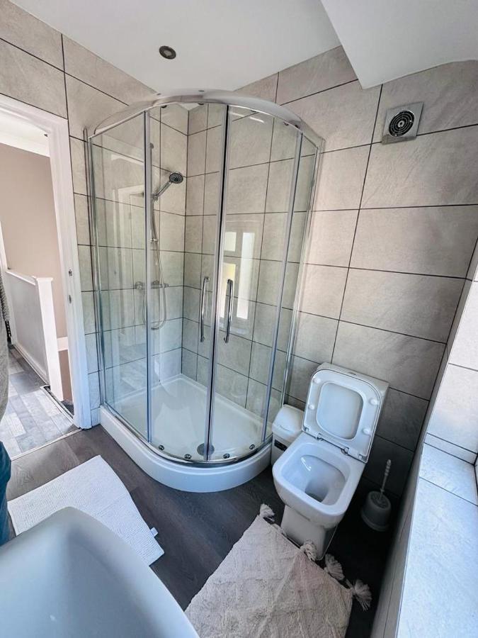 Burmese - 5 Bedroom House Earley Bagian luar foto
